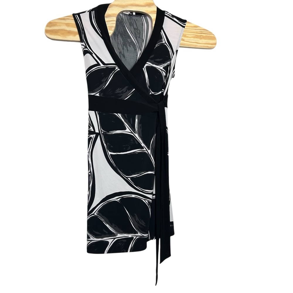 White House Black Market Wrap Dress S V-Neck Sleeveless Leaf‎ Print Black White
